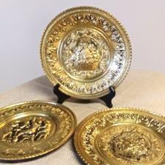 Set Of 3 Brass Embossed Wall Plates - Picture 2 of 5